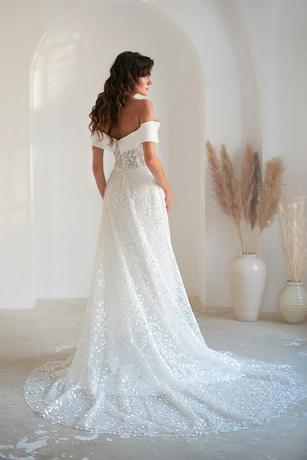 32 Questions to Ask Before Buying a Wedding Dress -  